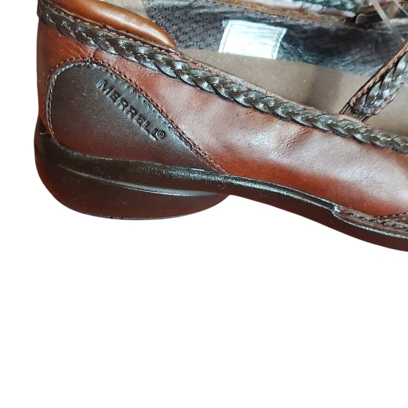 Merrell Brown Leather Flats with Classic Design - Picture 5 of 16